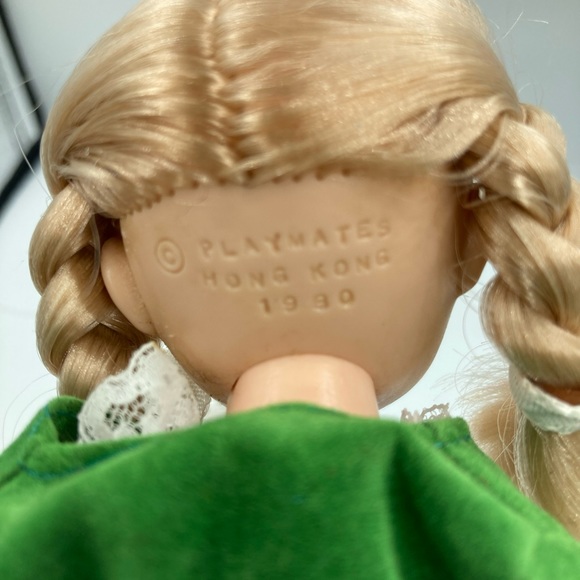 Vintage 1990 Playmates Ireland Doll, Red Kilt And Green Velvet Blazer. Scottish - Picture 4 of 10